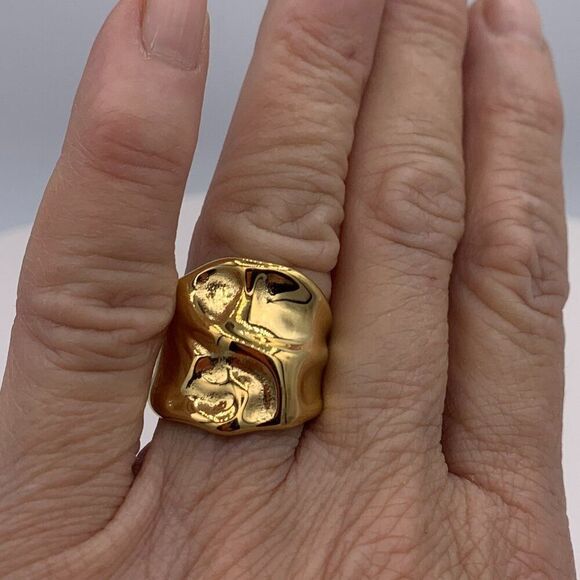 New 3 tiered chain necklace with medallion, good luck eye, bar charm, gold tones - Picture 11 of 15